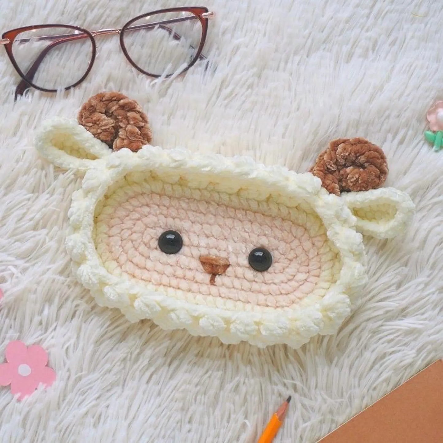 Sheep Eyeglasses Holder Crochet Pattern - Stitchora